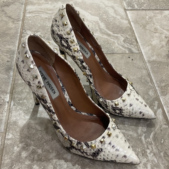 Steve Madden Proto-S Bone Snakeskin Heel with Studs Sz 8.5 M - Picture 2 of 11